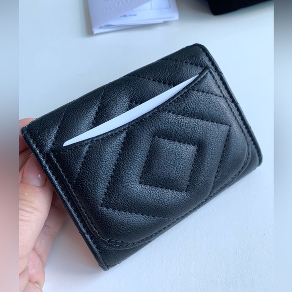 Authentic CHANEL So Black Reissue Compact Wallet Chevron Sheepskin - Picture 4 of 13